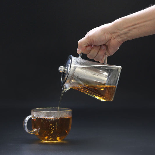 Glastekanna med infuser – tornformad design, 780 ml